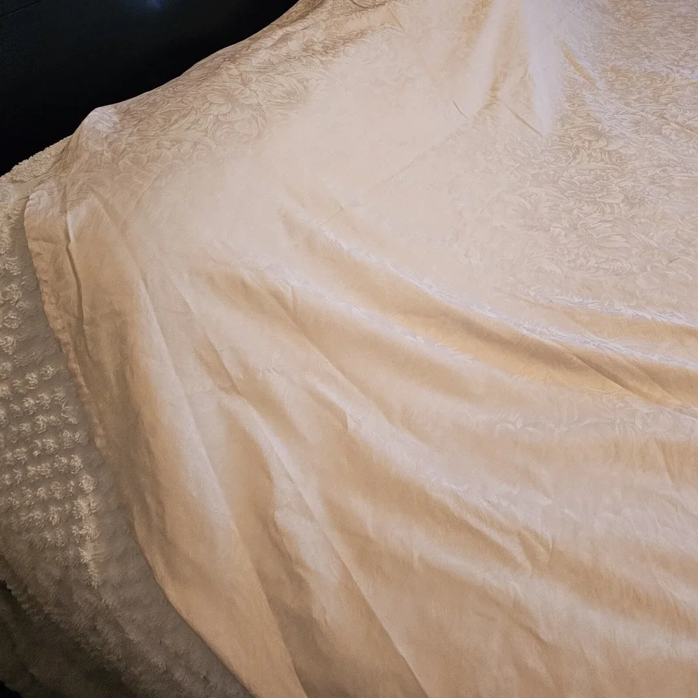 WATERFORD Ivory Floral Tablecloth Round 70